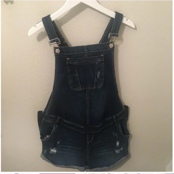 *Last one* Maternity Overall Shorts - Picture 2 of 5